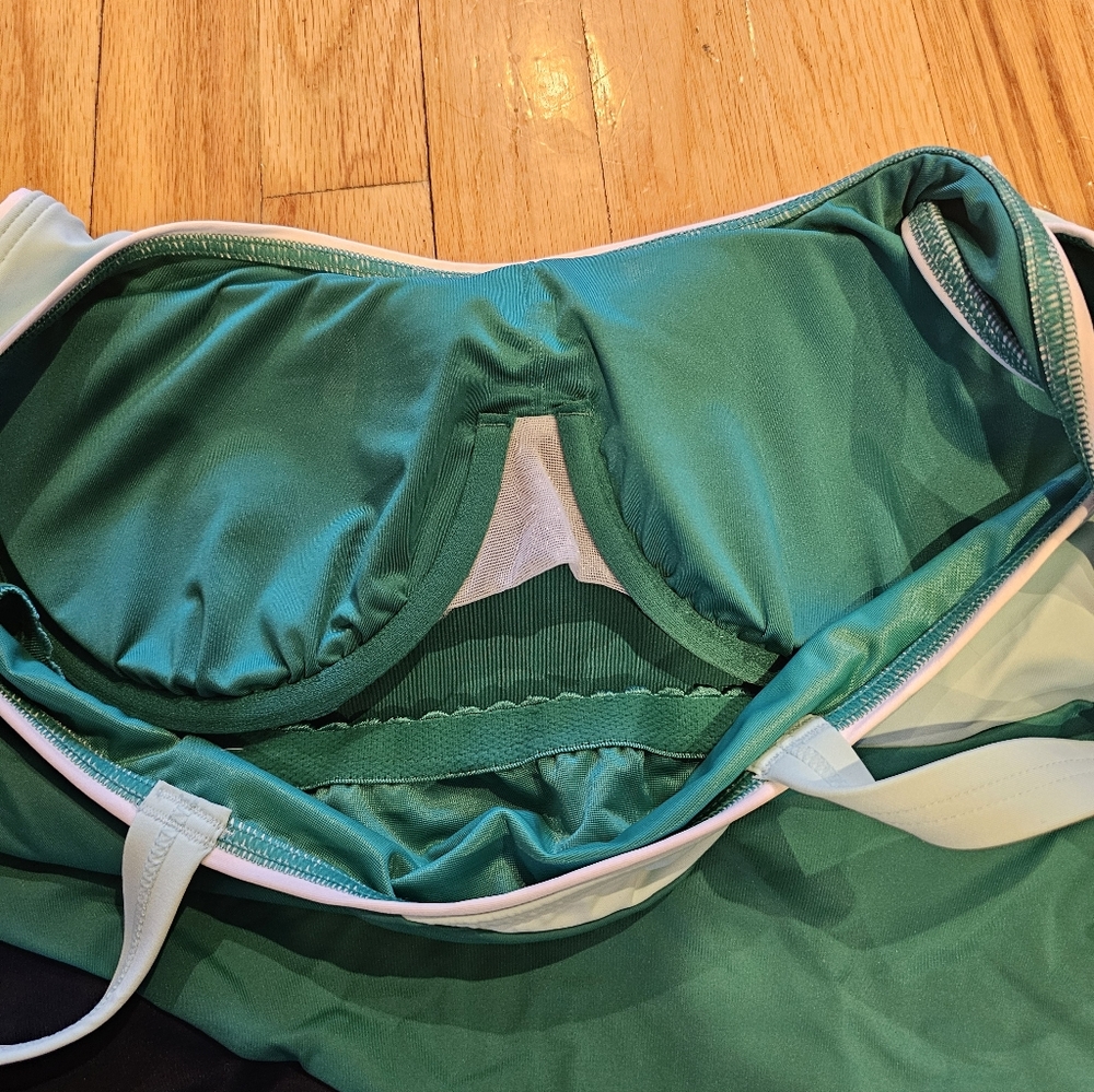 NWT Lands' End Swim Top - Picture 3 of 6